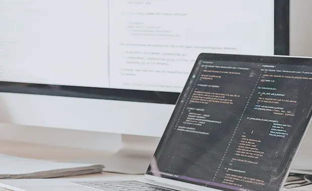 コーディング画面のPC